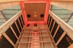 Infrarotkabine Stockholm Alpha – Tiefenwärme für optimale Entspannung, kanadisches Hemlockholz, 5 Strahler (Keramik & Karbon), Farblichttherapie, Bluetooth-Soundsystem, platzsparend, einfache Montage